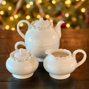 Ruffle Peppertree Tabletops Porcelain Tea Set